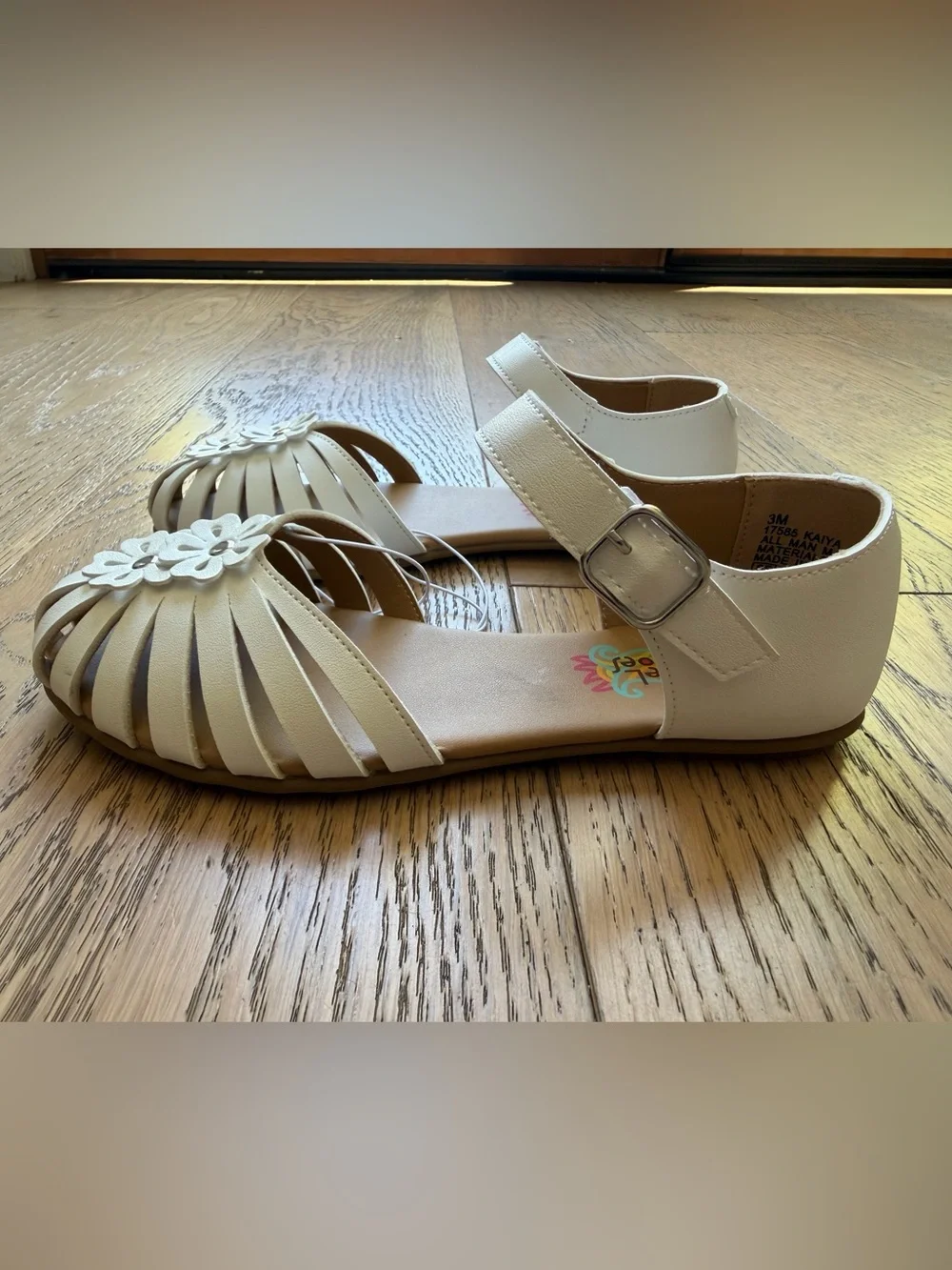Girls NEW White Sandals with Ankle Straps & Flower Details Size 3